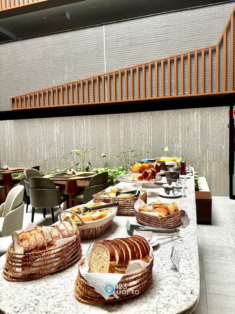 Apto Luxo Com Varanda Vista Mar | 123Quarto #BH207